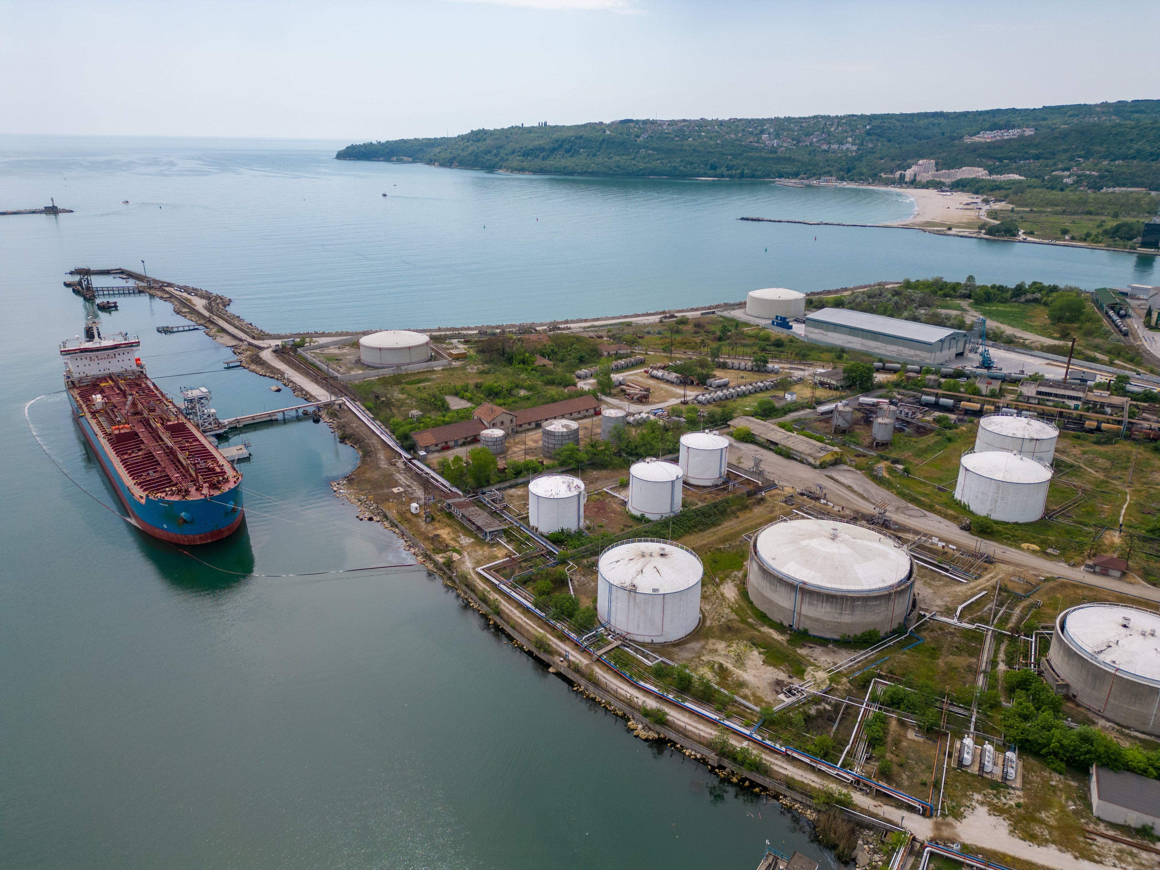 Storage tanks for liquid bulk at a termina